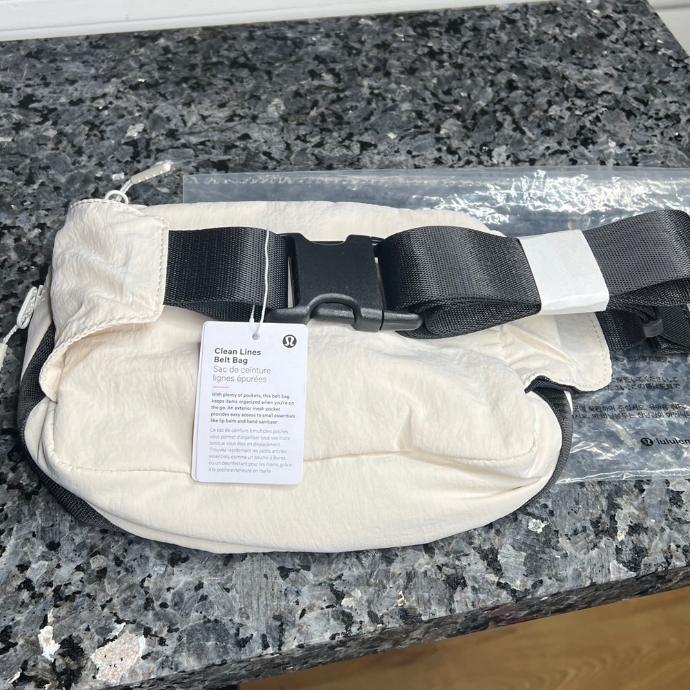 Lululemon Clean Lines Belt Bag White Opal with a 2L capacity - New with Tags - Picture 9 of 12
